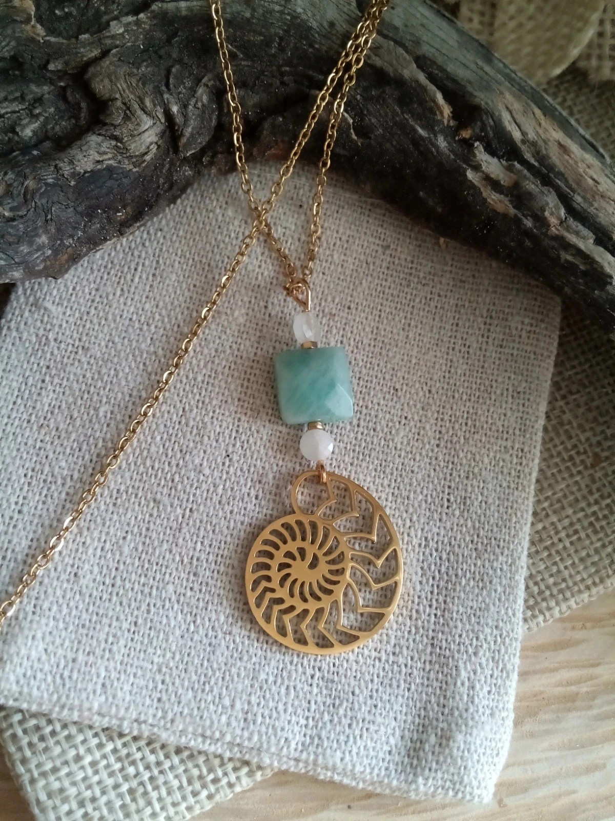 Collier pierres d'amazonite , lune et pendentif conque – photo 2